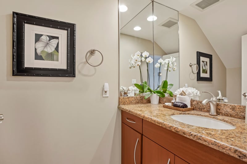 The well lit and tastefully decorated bathroom is perfect for freshening up and getting ready. KGV-20T8
