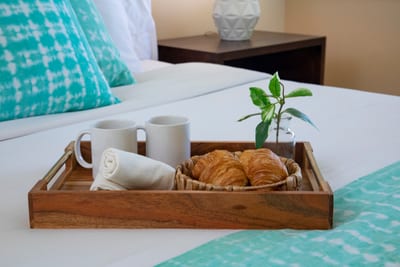 Breakfast in bed or late-night treats made easy in your spacious suite. KGV-20T8