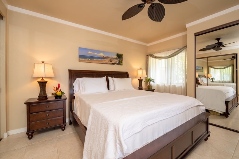 Sleek, simple, and oh-so-soothing. A guestroom designed for comfort after a day of island adventure KGV-21P2