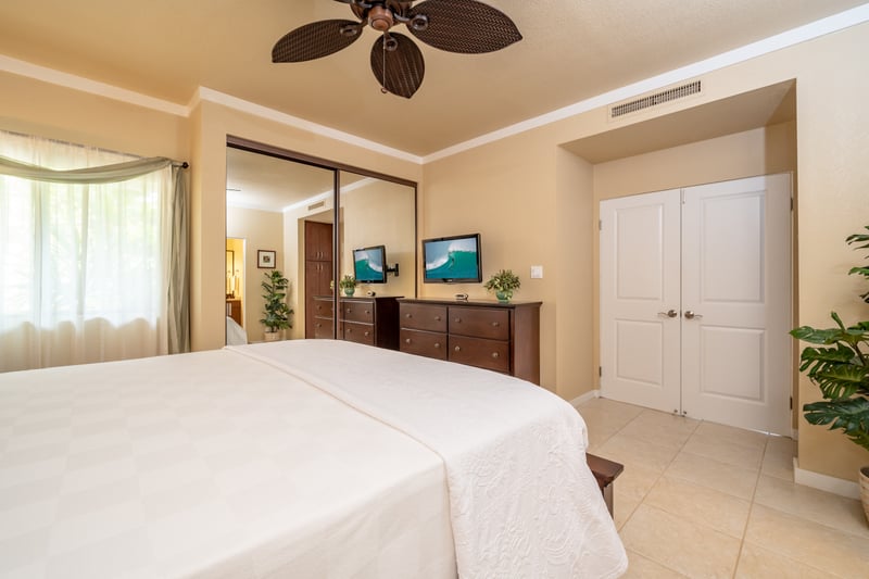 Airy, calm, and inviting — the kind of room that greets you with a deep exhale KGV-21P2