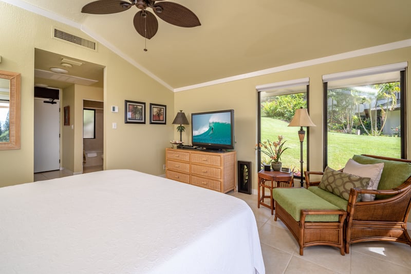 Whether it’s rest or a rewatch of your fave show, this room is your private chill zone KGV-21P2