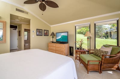 Whether it’s rest or a rewatch of your fave show, this room is your private chill zone KGV-21P2