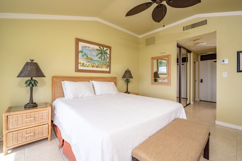 The bed’s cloud-soft, the lighting is warm, and the vibes? Immaculate. Say hello to your recharge zone!     KGV-21P2