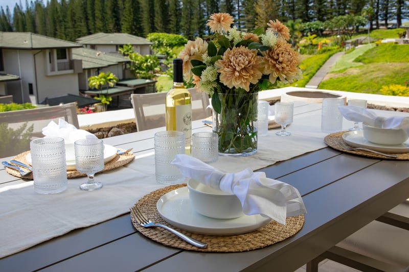 Dine al fresco surrounded by manicured gardens, sweeping views, and a breeze that whispers pure island indulgence     KGV-22P2