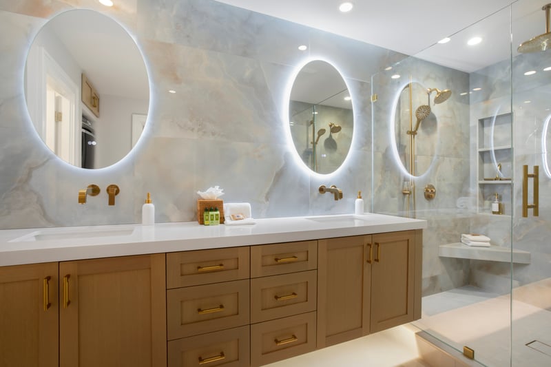  Bienvenue à votre spa privé—this master bath offers la dolce vita with gold accents and serene marble elegance    KGV-22P2