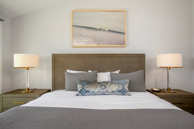 A touch of whimsy, a splash of coastal elegance, and a bed built for royalty—this space is made for dreamy nights     KGV-22P2