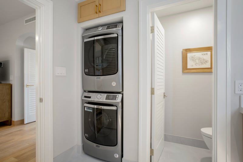 Whether it’s ocean breeze or waterfall spray, clean up in style with our private laundry setup—convenience redefined     KGV-22P2