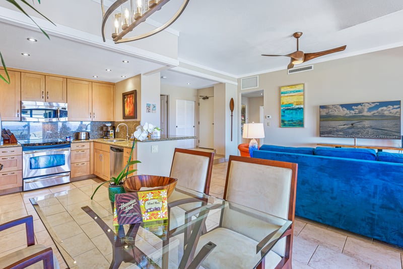 From casual brunches to celebratory dinners, enjoy meals in a designer space that flows into the kitchen and out to the sea