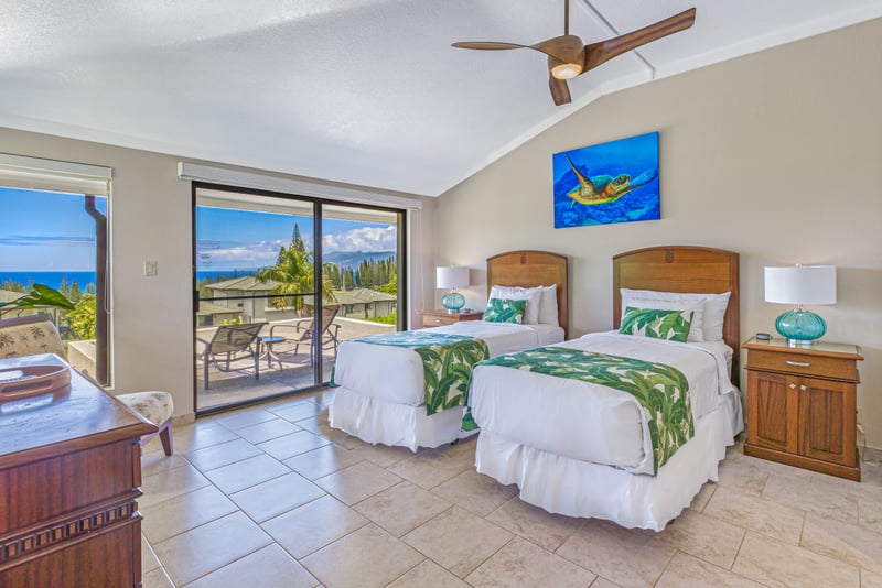 Bright twin retreat with ocean-view lanai and tropical charm.