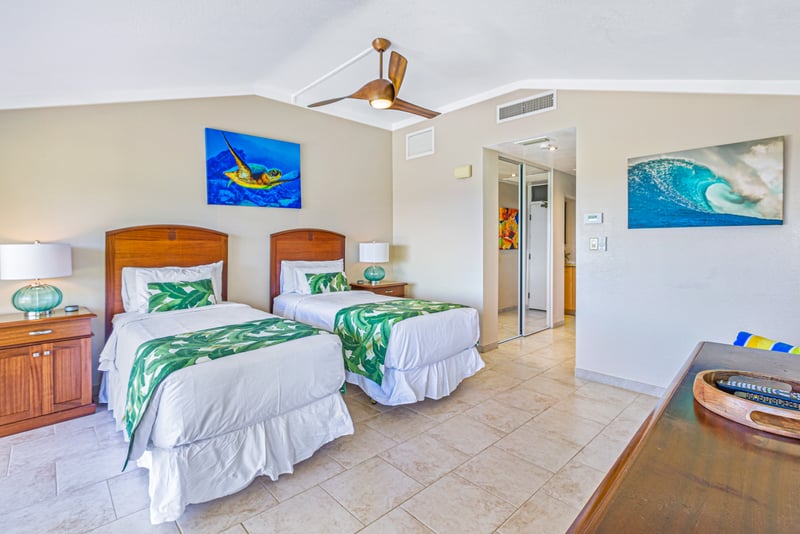 Tastefully furnished 1st floor guest bedroom that can be set up as twin beds or a king suite.    