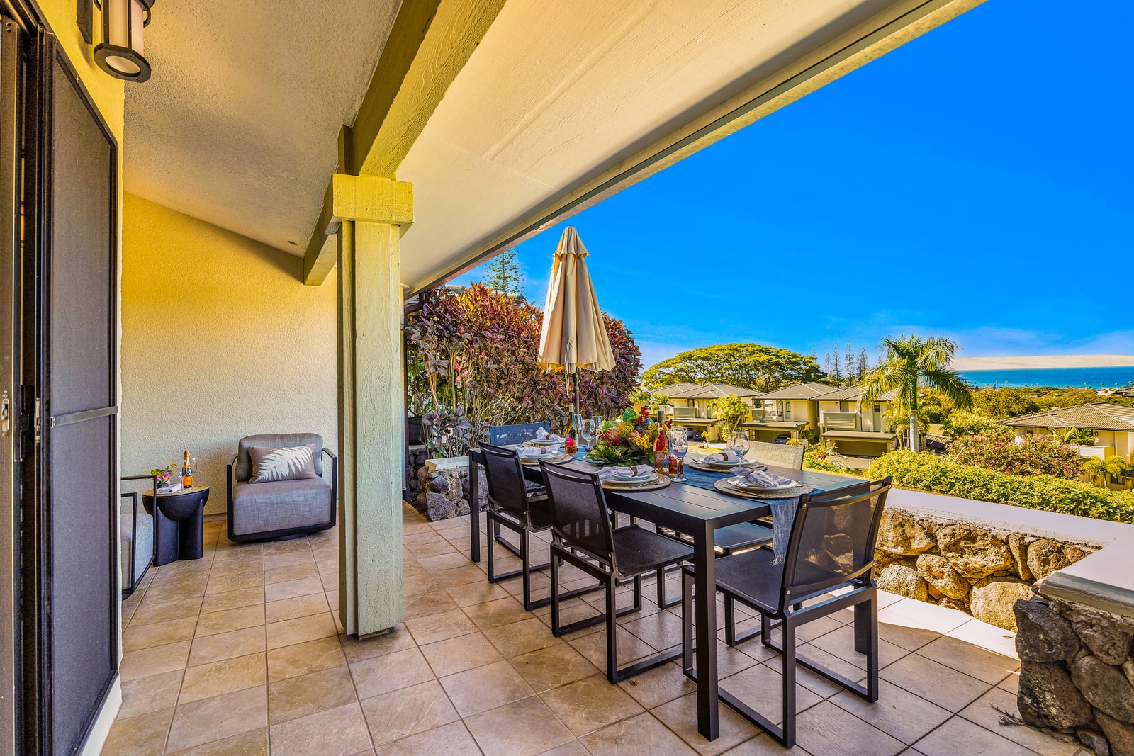 Bar seating on the lanai creates an easy spot for morning coffee with fresh air and resort views. KGV-24P7