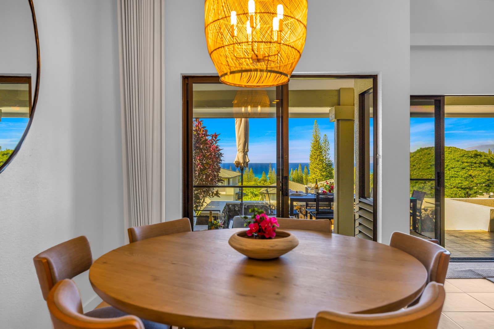 Dine with a view as the table looks out toward the lanai and tropical scenery. KGV-24P7
