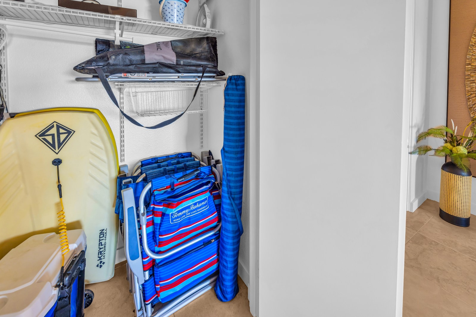 Interior storage holds beach gear and extras ready for your island adventures. KGV-24P7