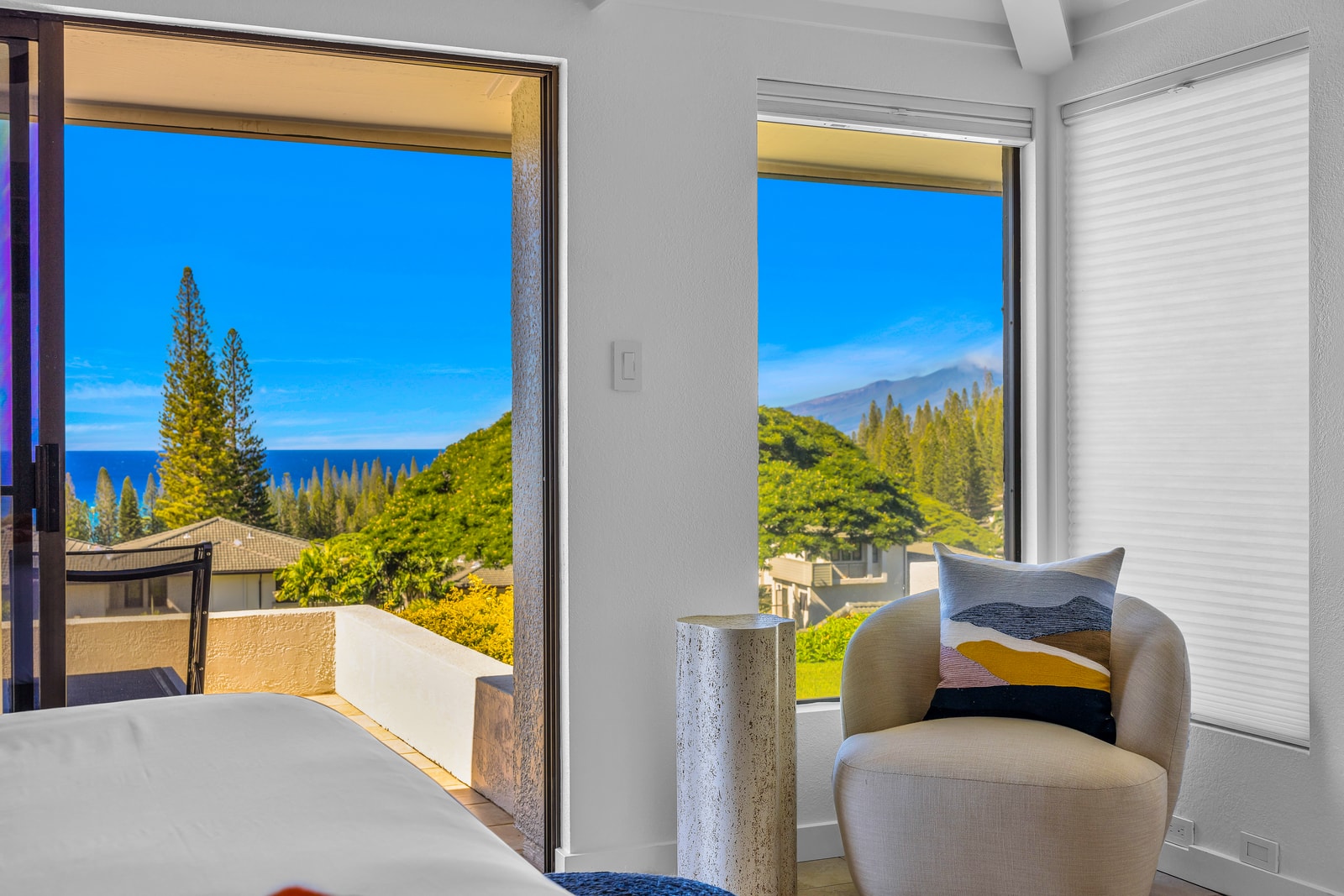 Step from the primary bedroom onto the lanai and enjoy fresh air and island scenery. KGV-24P7