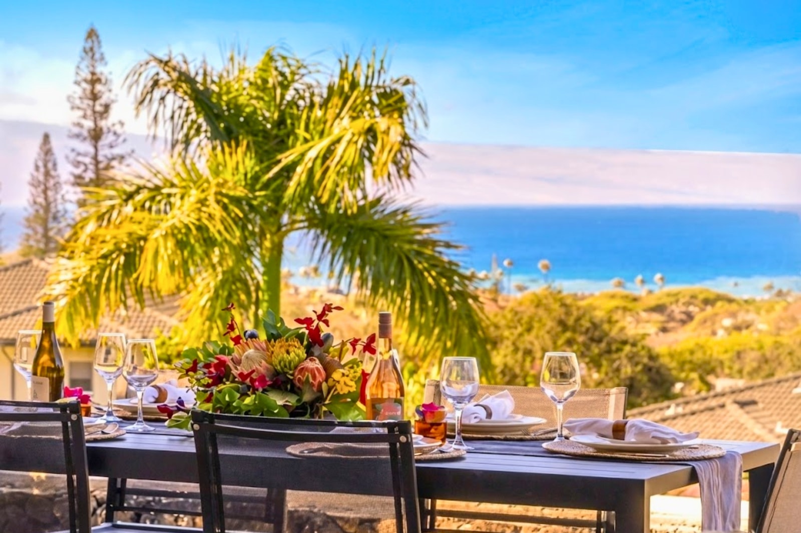 Dine outdoors on your private lanai with lush resort greenery and a peek of the blue Pacific beyond the palms. KGV-24P7