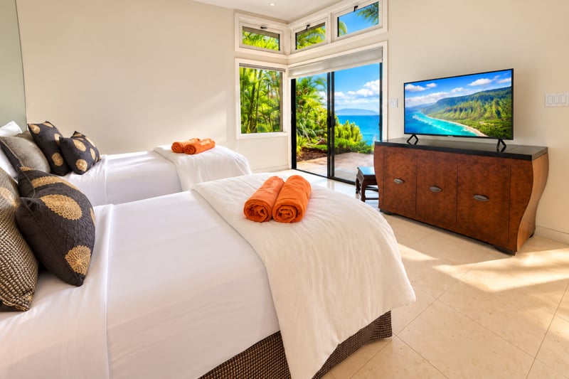 Second bedroom with two beds that can be converted to a King upon request.