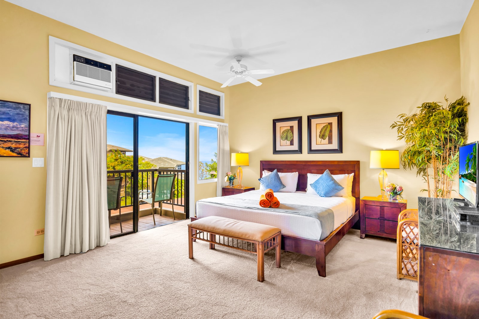 Rest in your King bed with easy access to the lanai and soft lighting for quiet evenings. KRV-2121