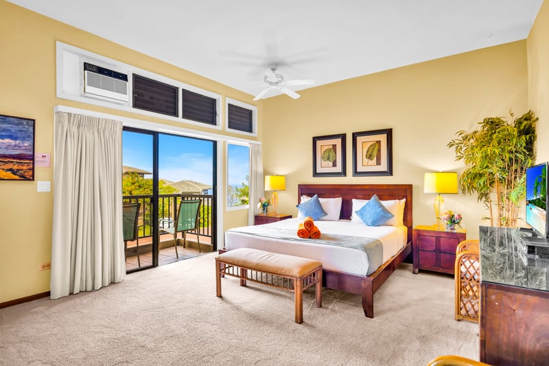 Rest in your King bed with easy access to the lanai and soft lighting for quiet evenings. KRV-2121