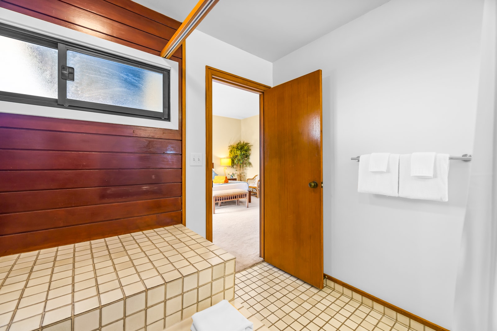 Bright and clean, the guest bath offers everything you need for a comfortable stay. KRV-2121