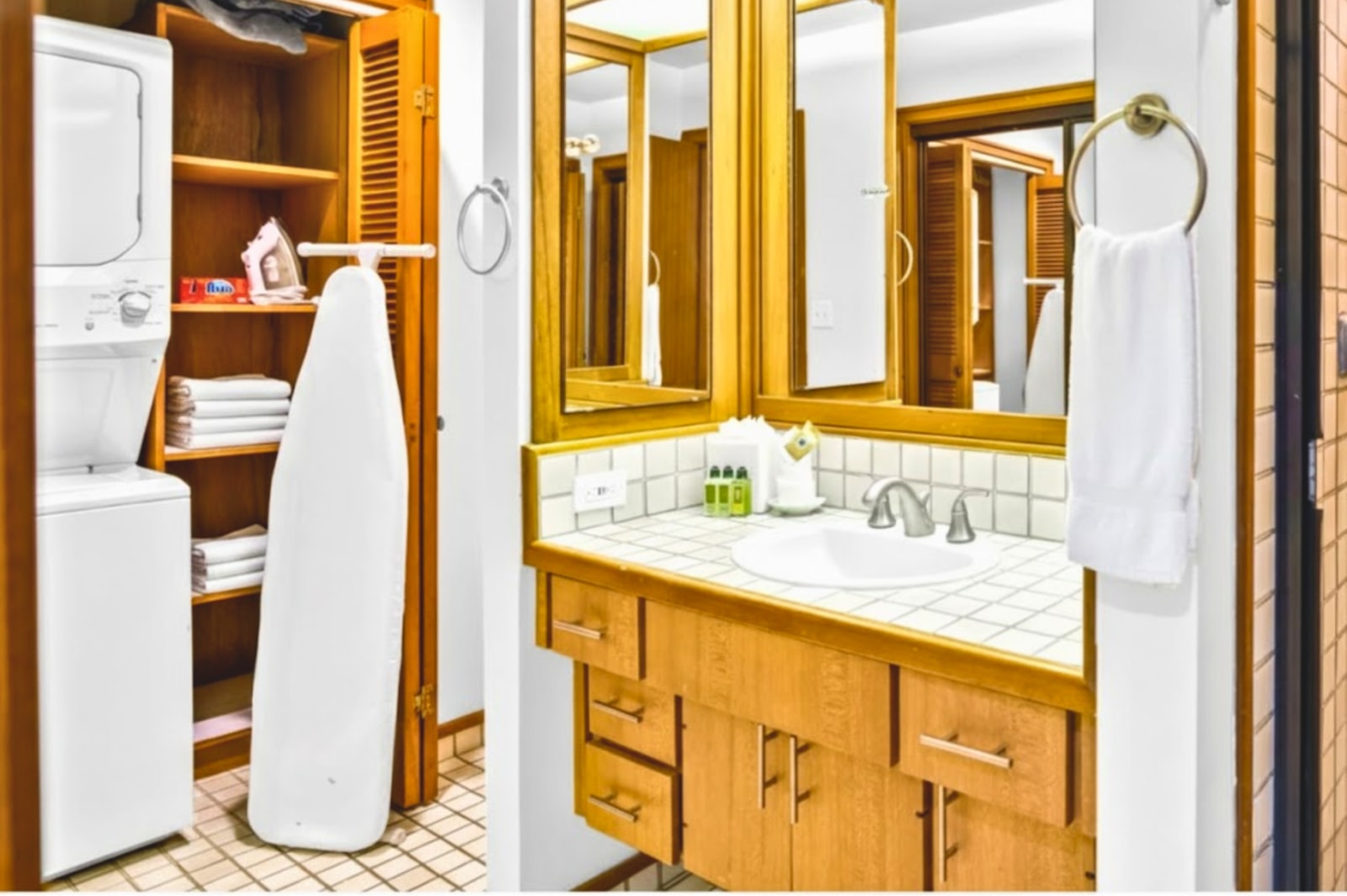 In-unit laundry makes travel a breeze!  Pack light and you'll still have enough clothing for your entire trip, plus you can arrive back home with clean clothes.  KRV-2121