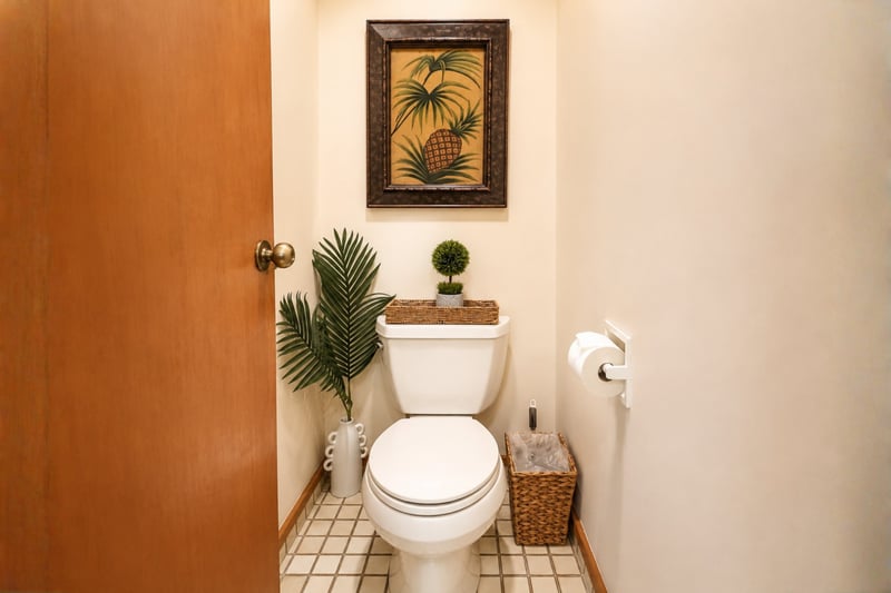 Convenient powder room with island-inspired accents