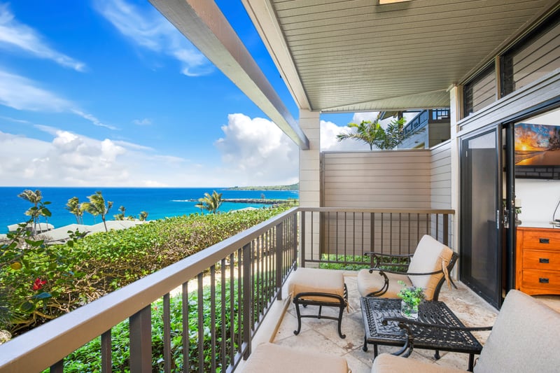 Oceanfront lanai with alfresco dining and unforgettable sunset views.