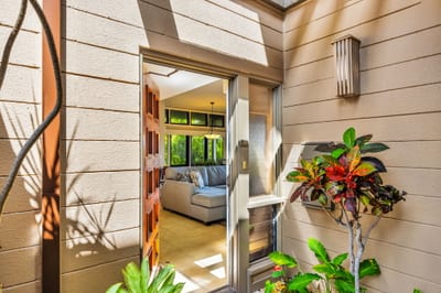 Welcoming entrance to your tropical home away KRV-311