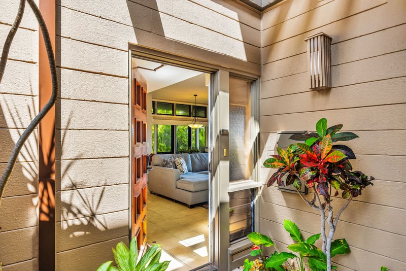 Welcoming entrance to your tropical home away KRV-311