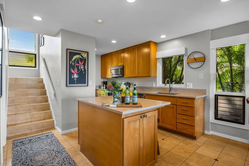 Well-appointed kitchen, everything within reach KRV-311