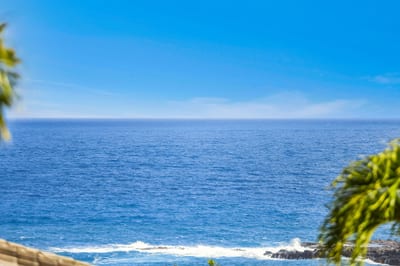 Enjoy views of the Pacific as you relax on your private lanai KRV-311