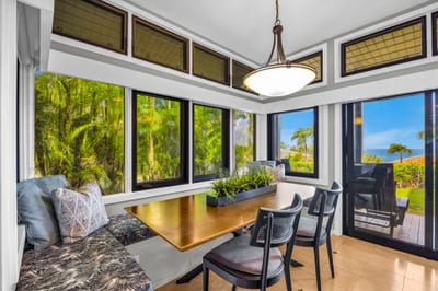 Dining area with room for everyone KRV-311