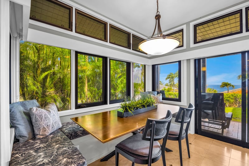Dining area with room for everyone KRV-311