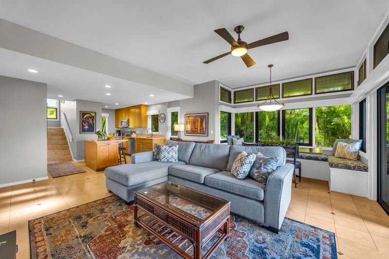 Relaxed living space with ocean and garden views KRV-311