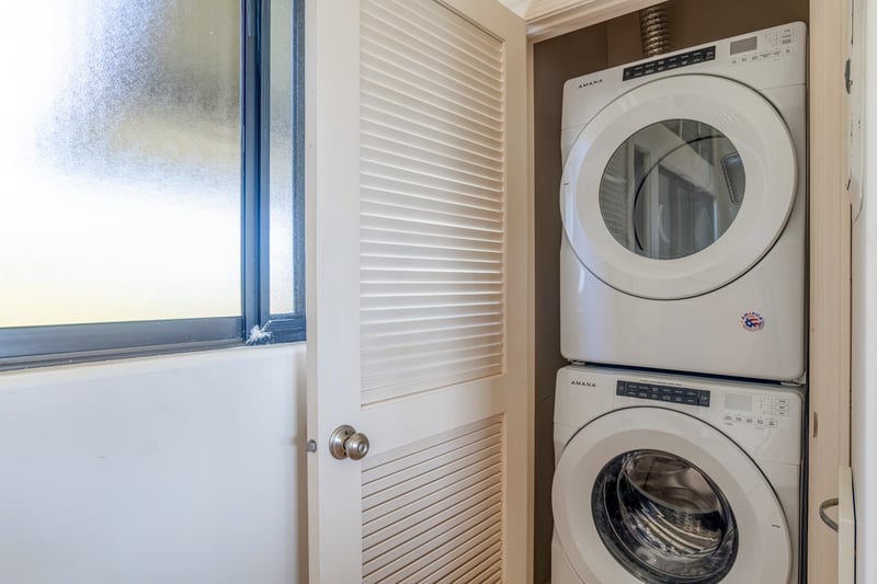 Doing laundry feels like less of a chore when it’s housed in a cozy nook that’s equal parts chic and efficient KRV-722