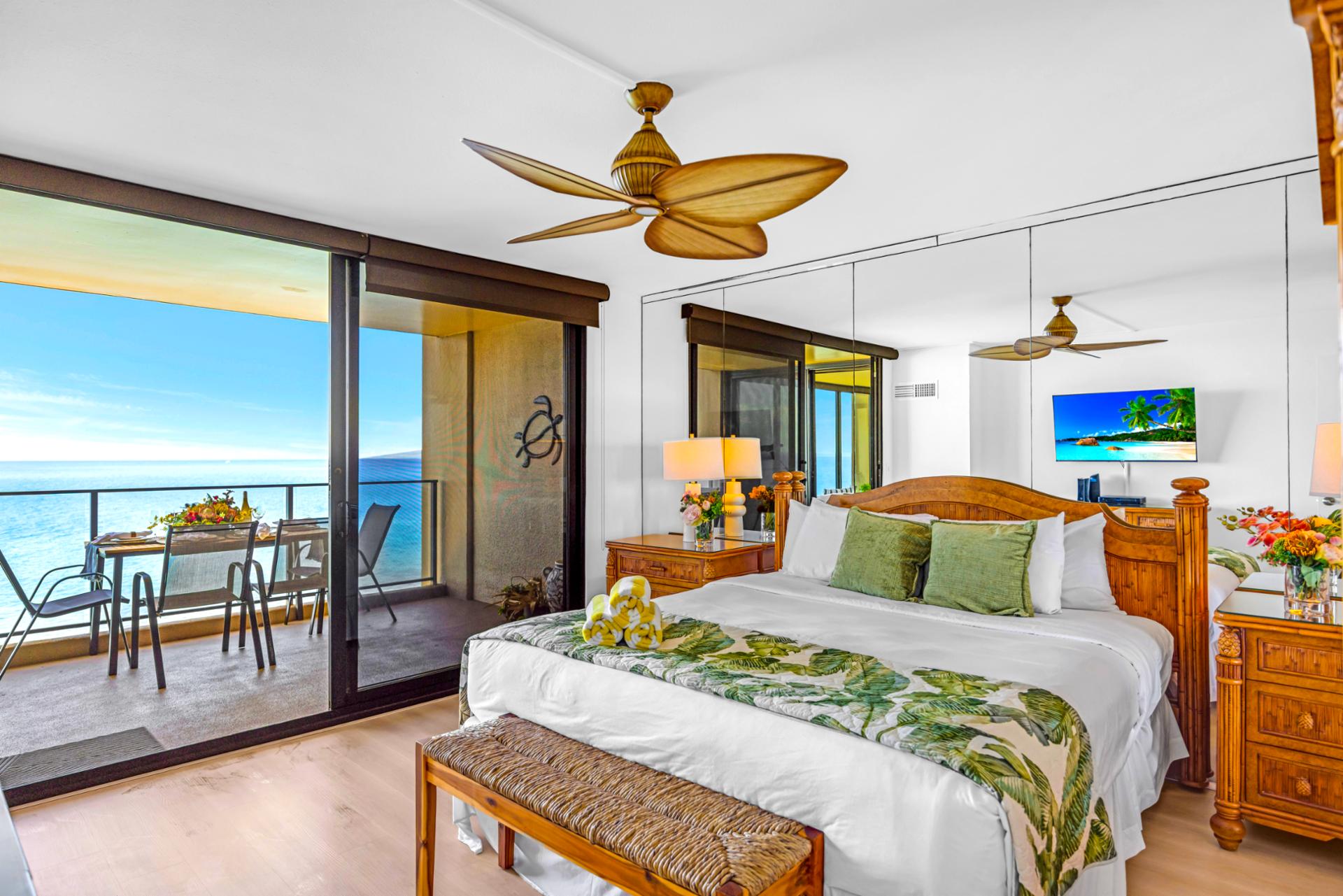 Drift off in your King bed with ocean views and private lanai right outside your bedroom, a true Mahana 1006 highlight.