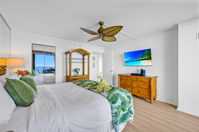 Settle in for the night with the ocean as your backdrop, and recharge in a comfortable King bed.