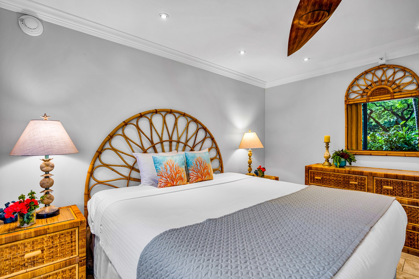 Plenty of storage and space for a stress-free vacation. MAH-109