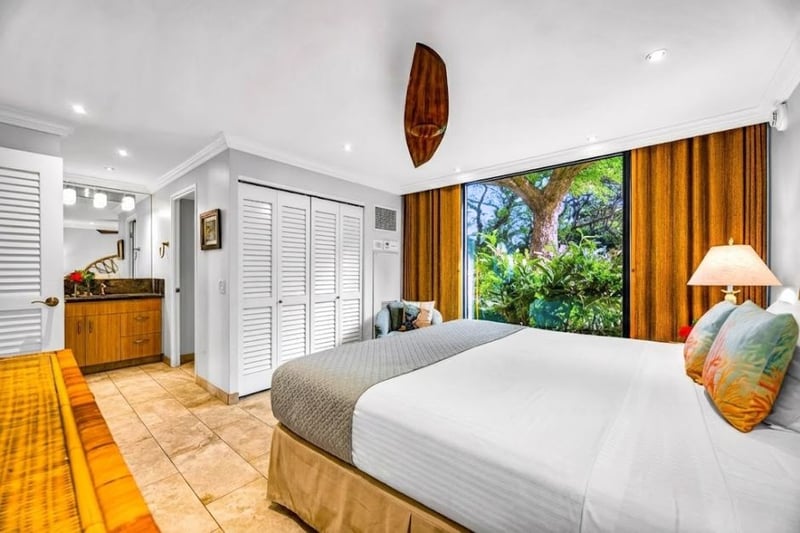 Guest room featuring a King bed, ideal for unwinding.