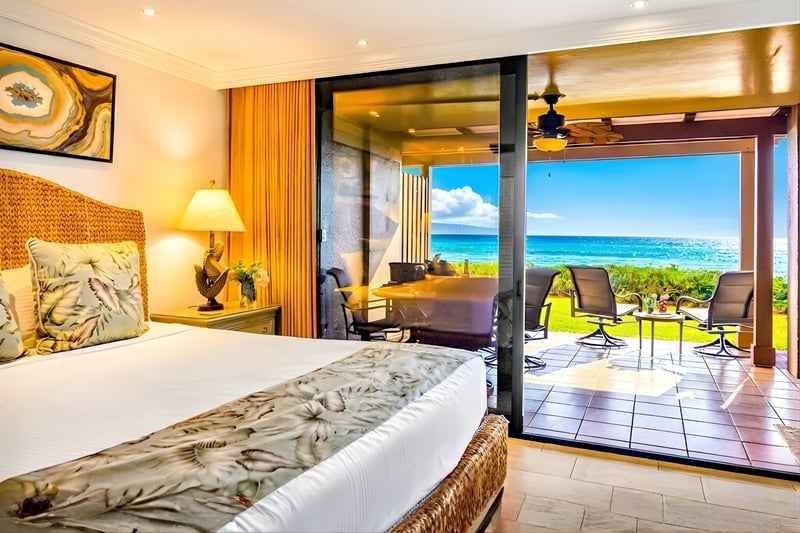 Gourgeous views at your doorstep in your ground-floor, oceanfront villa.