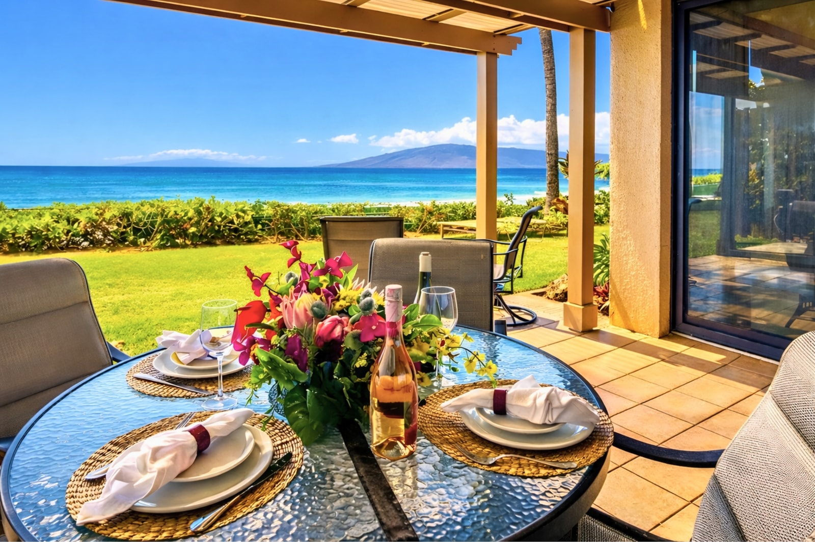 Enjoy al fresco dining with an beautiful lanai overlooking tropical views. MAH-109