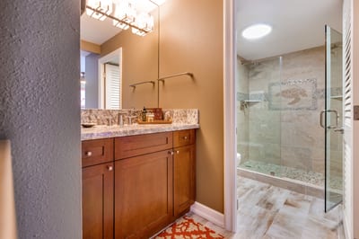 Framed by soft earth tones and coastal elegance, this guest bath feels like a gentle stroll along a sunlit shore