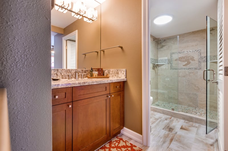 Framed by soft earth tones and coastal elegance, this guest bath feels like a gentle stroll along a sunlit shore