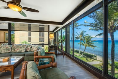 Dine like a sea deity at your private balcony banquet, where gentle breezes and endless waves are always on the guest list MAH-301