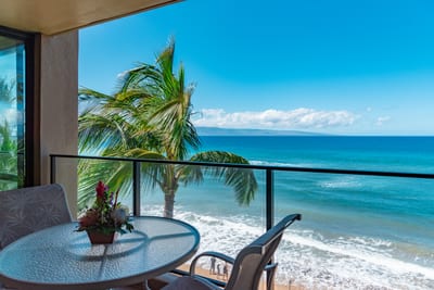 Enjoy a quiet evening with your favorite show, a tropical breeze, and a space that feels both inspiring and restful MAH-419