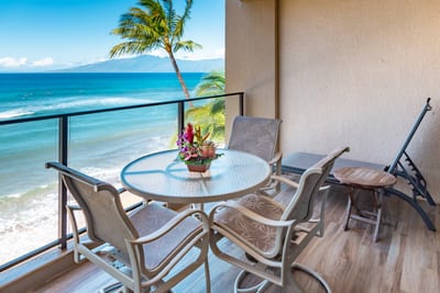 A glass-top table cradles fresh island blooms while waves applaud your every breath from the comfort of your seat MAH-419