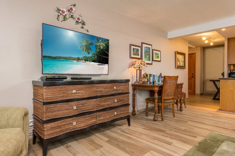 From the beachy TV vibes to the vintage reading nook, every corner of this open space invites you to relax and stay awhile