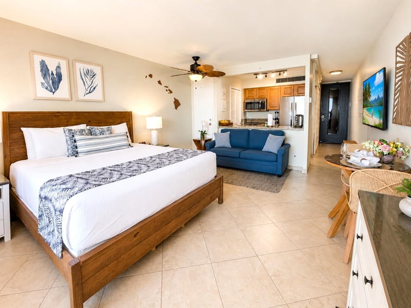 The suite features a twin pull out sofa, perfect for that extra guest MAH-502