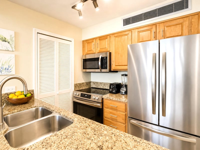 Spacious kitchen with full size appliances and generous counter space MAH-502