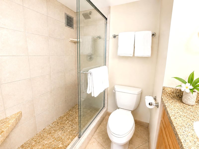 Walk-in shower with bright clean finishes and plush towels MAH-502