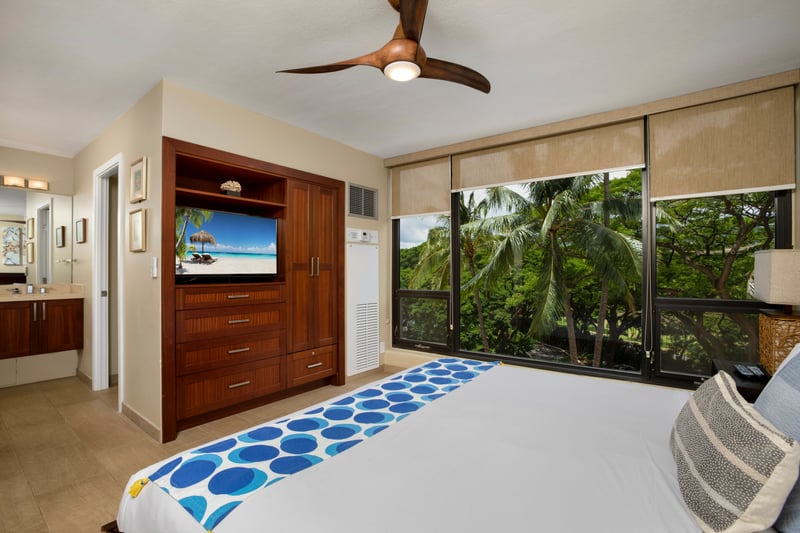 Fall asleep to rustling leaves and rise with tropical light filtering through the palms—it’s a rainforest lullaby come true MAH-611